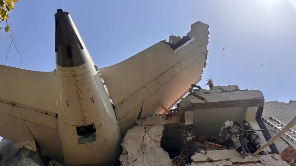 Inde : Plus de 200 morts dans le crash d’un avion d’Air India ( vidéo ) 3 India Crash 3