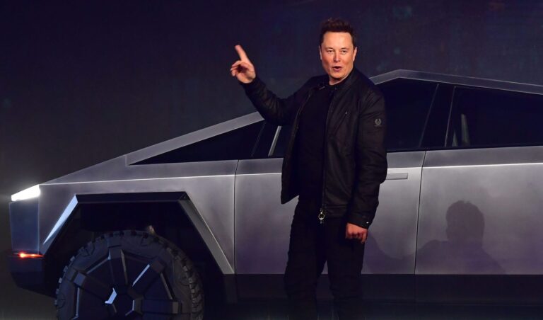 Elon Musk se recentre sur Tesla après un recul des ventes et une implication critiquée dans les affaires gouvernementales