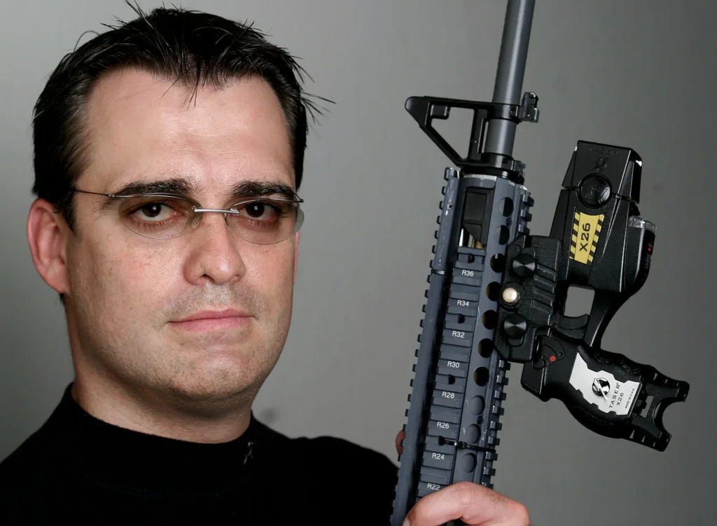 Les PDG les mieux payés du S&P 500 en 2024 1 taser international co founder ceo 105759667