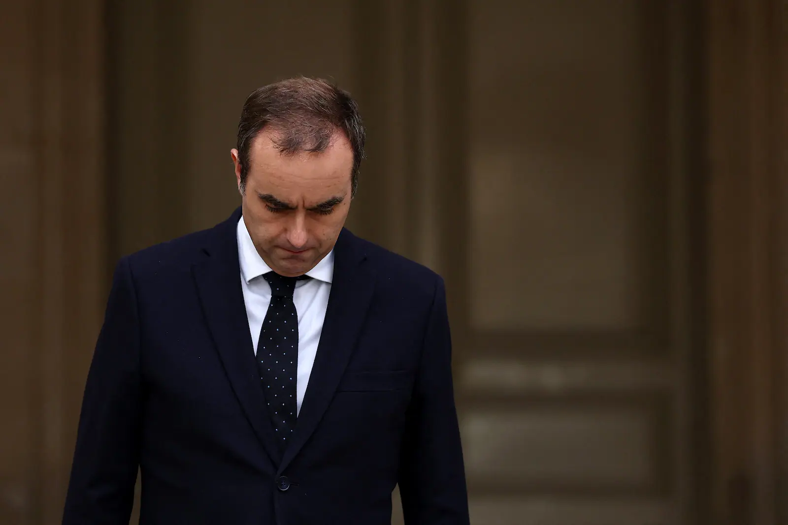 Emmanuel Macron renomme Sébastien Lecornu pour conjurer la menace de dissolution