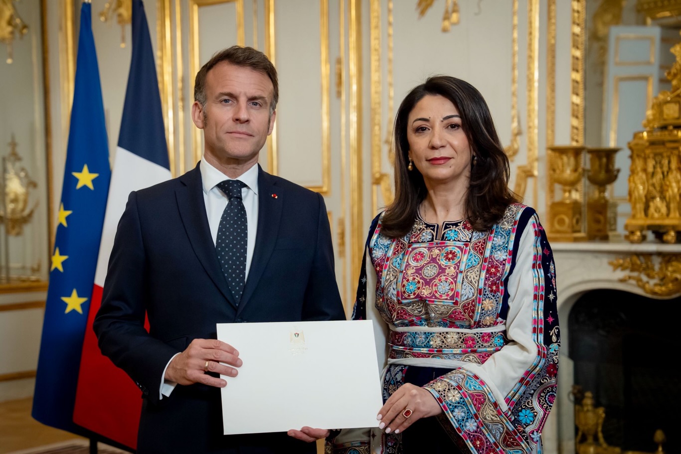 Paris : la première ambassadrice de Palestine en France présente ses lettres de créance à Emmanuel Macron