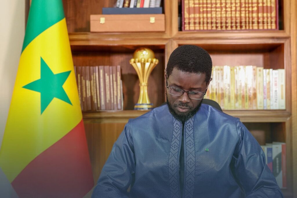 CAN 2025 : Déchu de son titre, le Sénégal exhibe le trophée au Stade de France en défi au verdict de la CAF 2 Senegal President 1