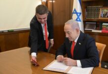 « Babouins », « Marocain attardé » : le porte-parole de Netanyahu démissionne après des propos racistes visant des élus d’origine marocaine