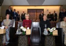 LL.AA.RR les Princesses Lalla Khadija, Lalla Meryem et Lalla Hasnaa, accompagnées de Mme Brigitte Macron, assistent au spectacle d’ouverture du Théâtre Royal de Rabat