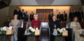 LL.AA.RR les Princesses Lalla Khadija, Lalla Meryem et Lalla Hasnaa, accompagnées de Mme Brigitte Macron, assistent au spectacle d’ouverture du Théâtre Royal de Rabat