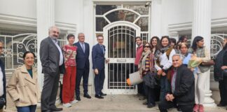 « Nous sommes de retour à Téhéran » : l’Espagne rouvre son ambassade en Iran et brise le front occidental