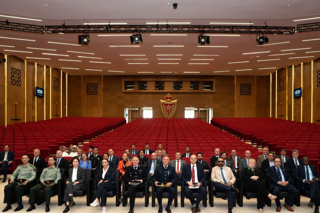 Des officiers de liaison et attachés sécuritaires diplomatiques en visite au nouveau siège de la DGSN 1 DGSN VisiteSiege Diplo 7