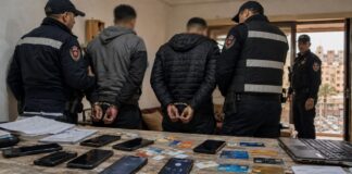 Ils se faisaient passer pour des banquiers : cinq suspects arrêtés après des retraits frauduleux