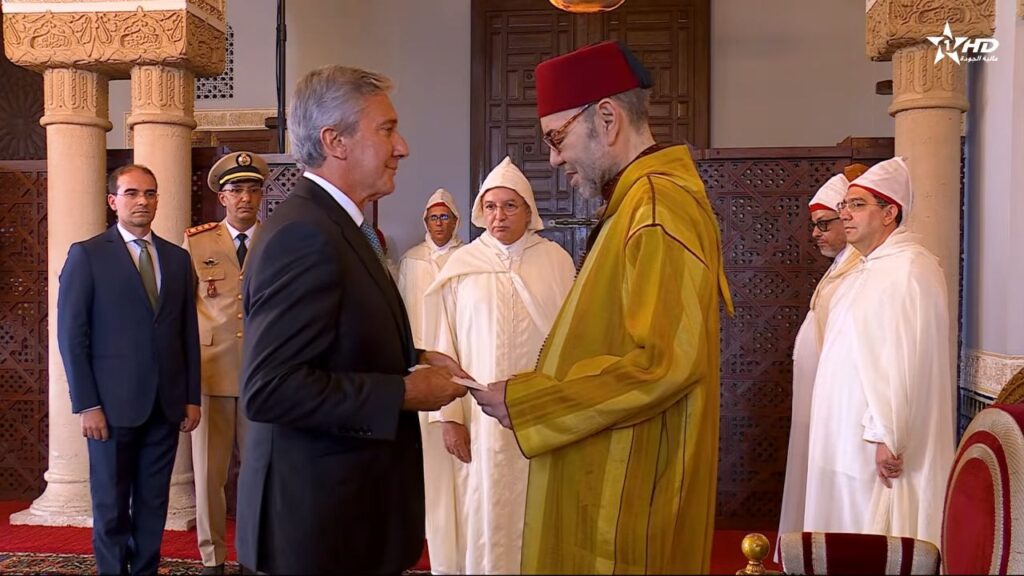 Le Roi Mohammed VI reçoit le nouvel ambassadeur français Philippe Lalliot aux côtés de ses homologues américain et européen et neuf autres ambassadeurs 7 Mohammed VI Luis Filipe E Faro Ramos