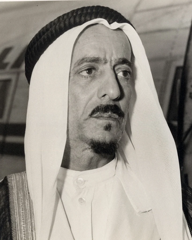 Qui, avant Abdelaziz ben Salmane, frère de Mohammed ben Salmane, a cumulé plusieurs portefeuilles ministériels en Arabie saoudite ? 3 Abdallah ben Souleimane Al Hamdan.jpg