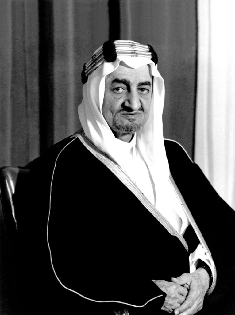 Qui, avant Abdelaziz ben Salmane, frère de Mohammed ben Salmane, a cumulé plusieurs portefeuilles ministériels en Arabie saoudite ? 1 Abdelaziz ben Salmane