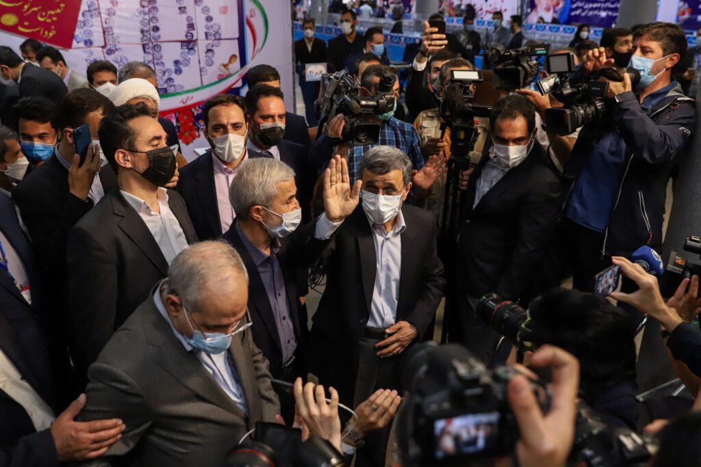 Comment le Mossad a recruté Ahmadinejad pour l'installer au pouvoir en Iran 2 Ahmadinejad Mossad 1