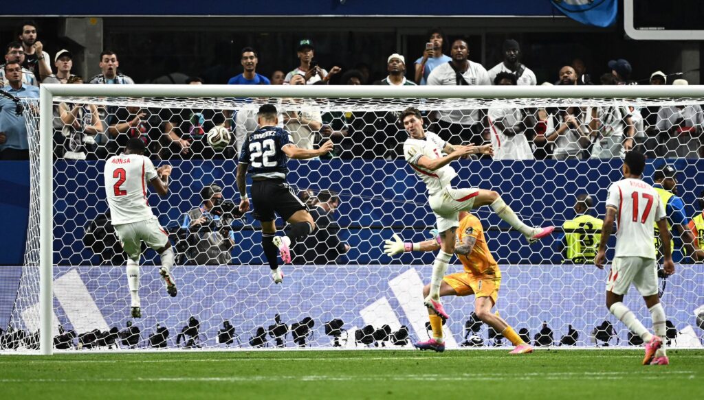 L'Argentine arrache la finale dans un scénario de cauchemar pour l'Angleterre 5 Argentina England 4