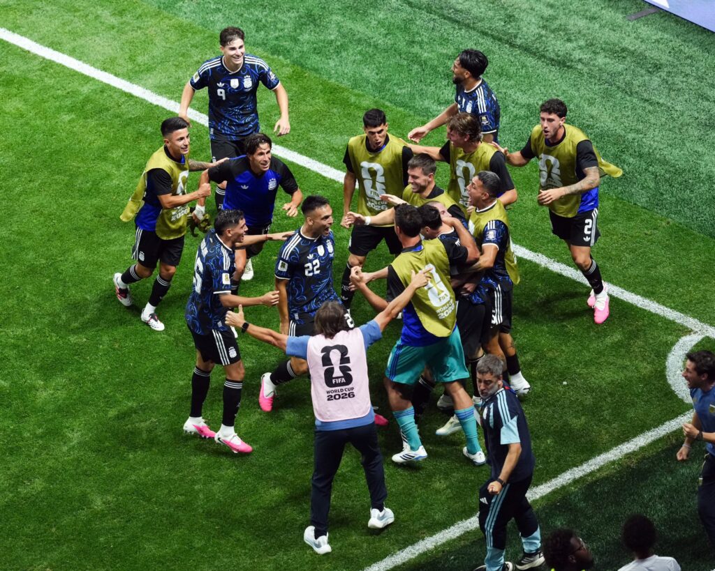 L'Argentine arrache la finale dans un scénario de cauchemar pour l'Angleterre 3 Argentina England 5