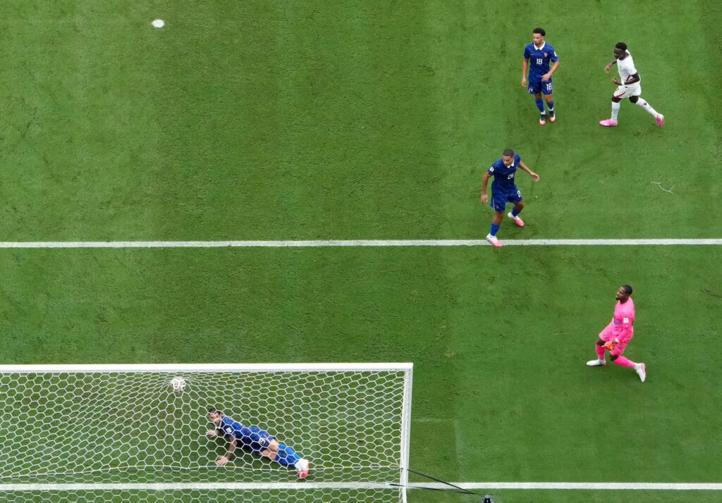 Saka humilie Mbappé et la France ! Le triplé de folie qui se termine en carnage 6-4 pour l’Angleterre 1 ENxFR WC2026 1