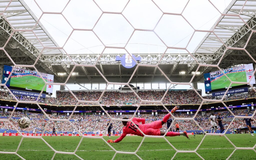 Saka humilie Mbappé et la France ! Le triplé de folie qui se termine en carnage 6-4 pour l’Angleterre 2 ENxFR WC2026 2