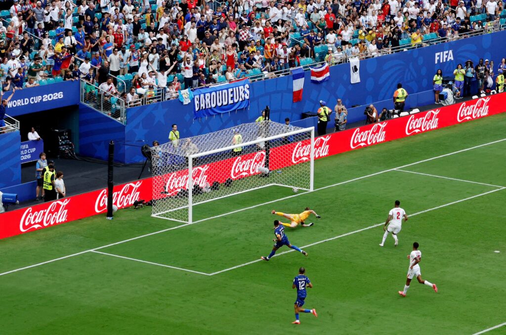 Saka humilie Mbappé et la France ! Le triplé de folie qui se termine en carnage 6-4 pour l’Angleterre 3 ENxFR WC2026 3.jpg