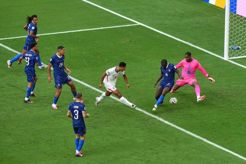 Saka humilie Mbappé et la France ! Le triplé de folie qui se termine en carnage 6-4 pour l’Angleterre 6 ENxFR WC2026 6.jpg