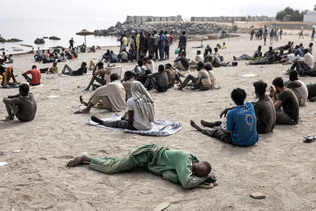 Sebta : deux ONG internationales dénoncent des conditions « inhumaines » et des retours forcés vers le Maroc 1 Over the last five days up to 60000 Africans surged from Morocco into the Spanish territory of 11