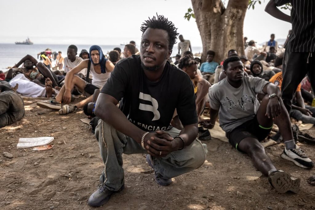 Sebta : deux ONG internationales dénoncent des conditions « inhumaines » et des retours forcés vers le Maroc 4 Over the last five days up to 60000 Africans surged from Morocco into the Spanish territory of 8