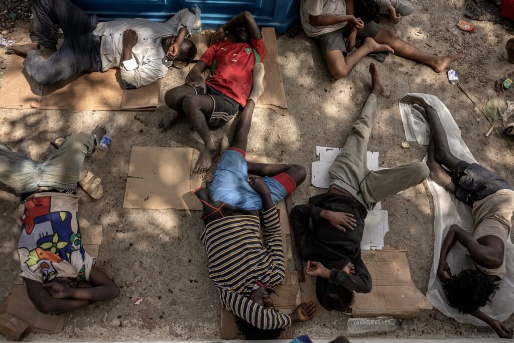 Sebta : deux ONG internationales dénoncent des conditions « inhumaines » et des retours forcés vers le Maroc 2 Over the last five days up to 60000 Africans surged from Morocco into the Spanish territory of 9
