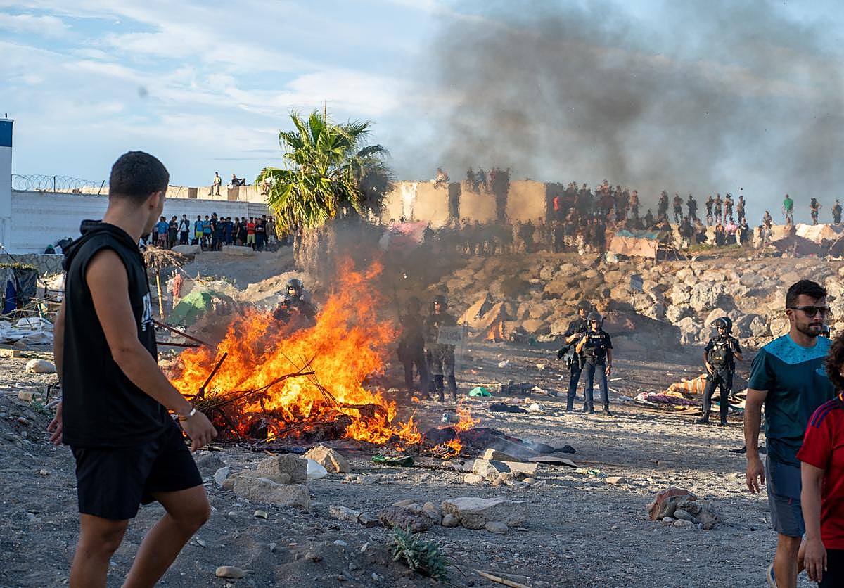 josé manuel albares 18 Sebta bascule dans la haine : migrants pourchassés, abris brûlés