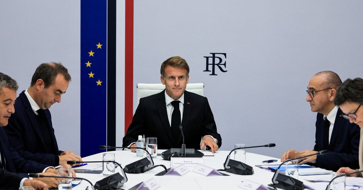 Violences du 17 octobre : Macron refuse la démission du ministre de l’intérieur